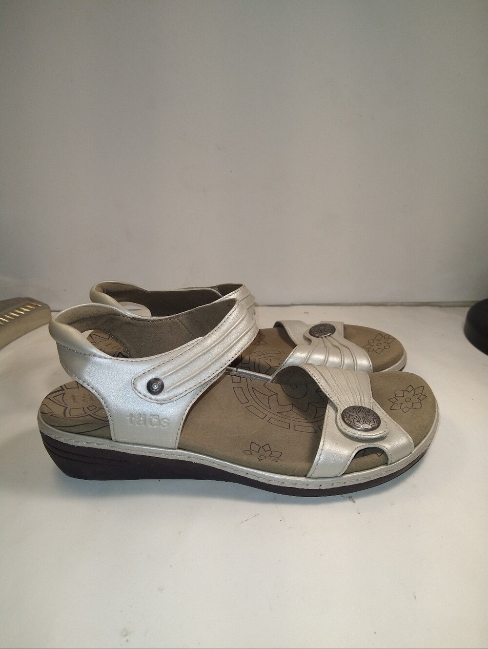 Taos Footwear Escape Leather Comfort Adjustable Sandals Women's sz 10.